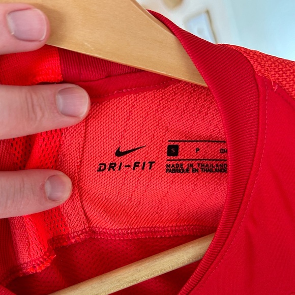 NWT Vintage 2019 Canada with tag.   Nike soccer red home jersey shirt Dri Fit - Picture 9 of 16